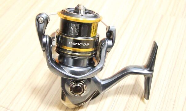 白 フリル付 シマノ(SHIMANO) 21 アルテグラ C2000S - リール